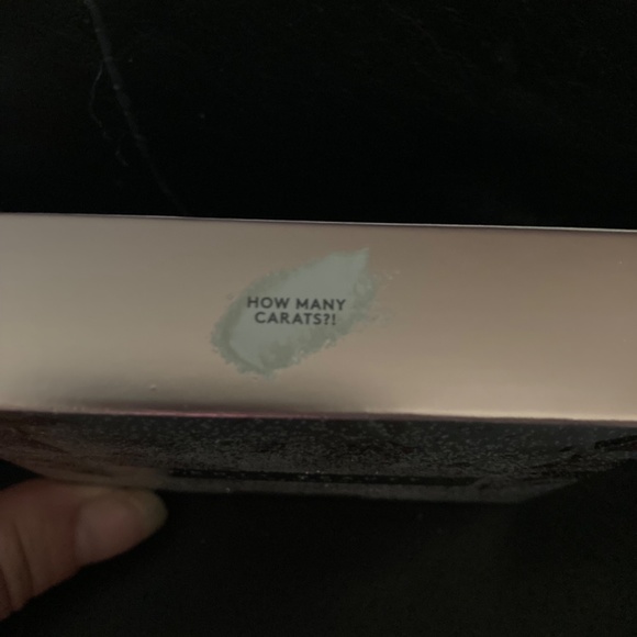 SOLD Fenty Diamond Bomb in How Many Carats Face & Body Highlighter - Picture 16 of 16